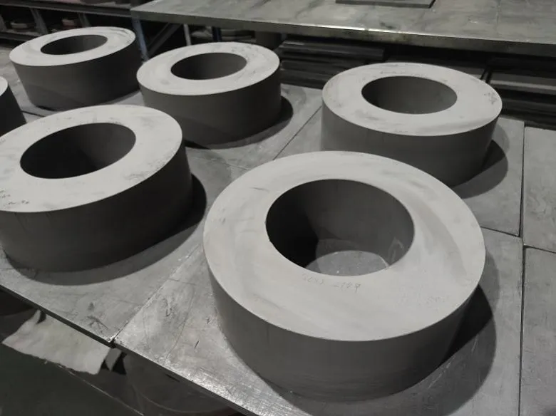 Vòng cuộn cacbua xi măng siêu chống mài mòn giúp ngăn ngừa trầy xước bề mặt trên thanh cốt thép như thế nào