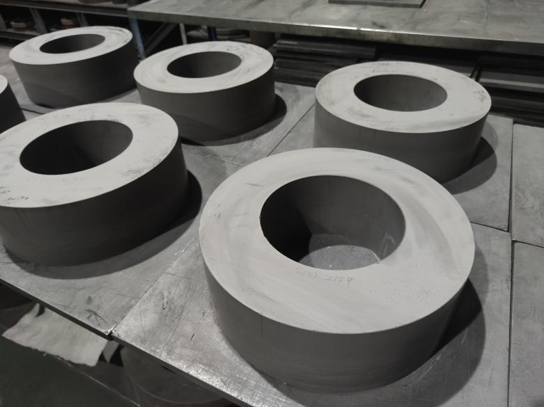 Các thuộc tính phù hợp nhất liên quan đến cacbua xi măng là gì?